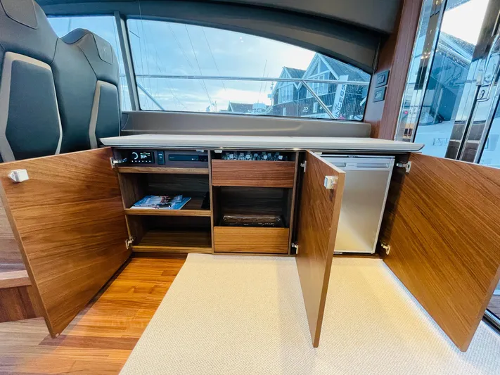 V50775 Yacht Photos Pics 