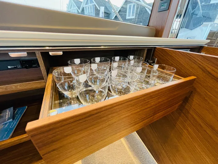 V50775 Yacht Photos Pics 