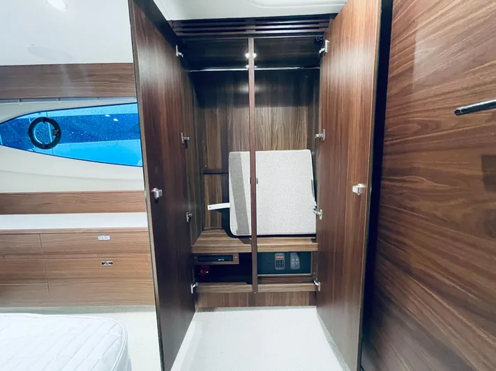 V50775 Yacht Photos Pics 