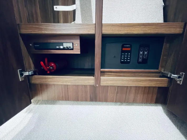 V50775 Yacht Photos Pics 