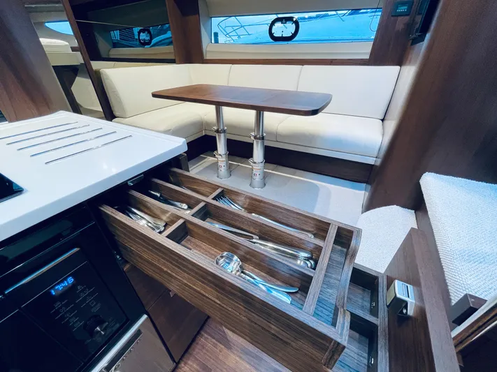 V50775 Yacht Photos Pics 