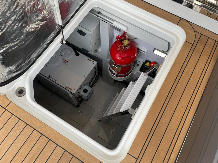 V50775 Yacht Photos Pics 