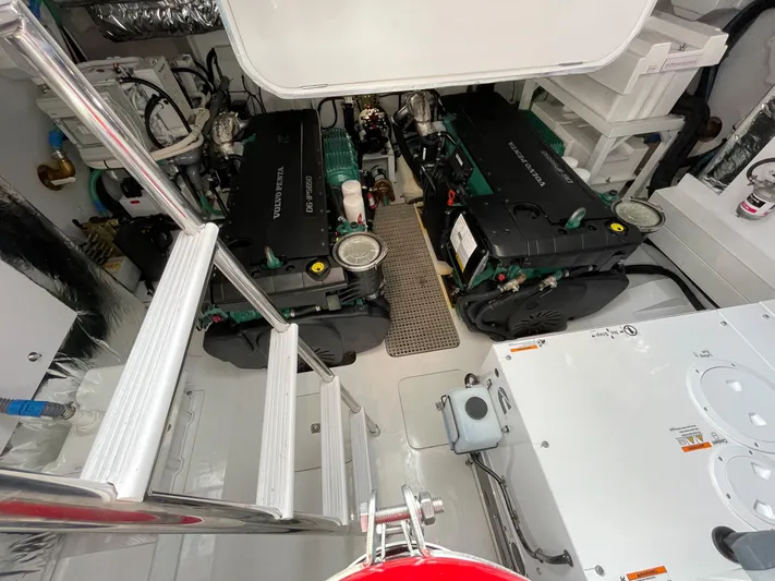 V50775 Yacht Photos Pics 