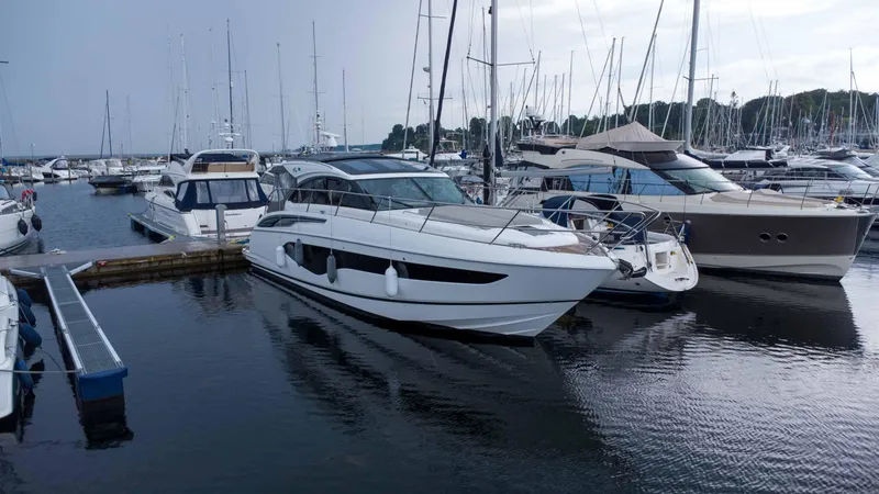 V50775 Yacht Photos Pics 