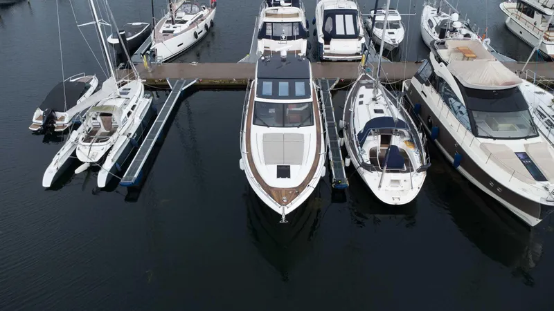 V50775 Yacht Photos Pics 