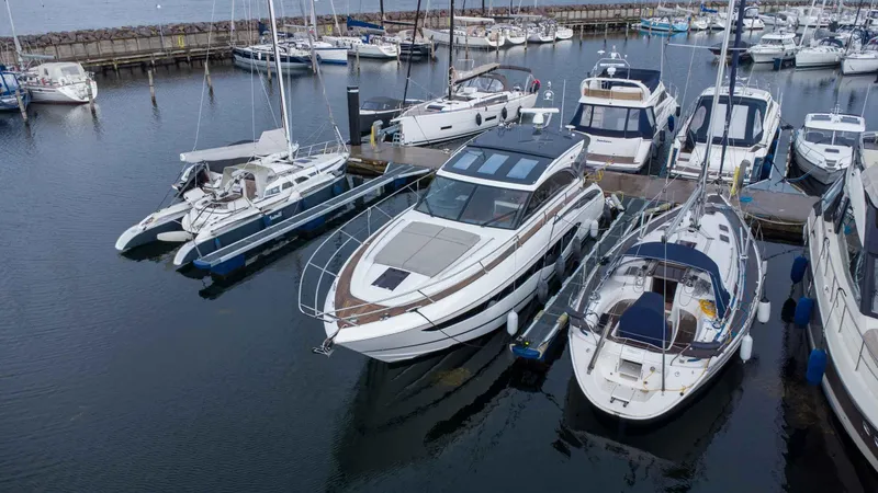 V50775 Yacht Photos Pics 