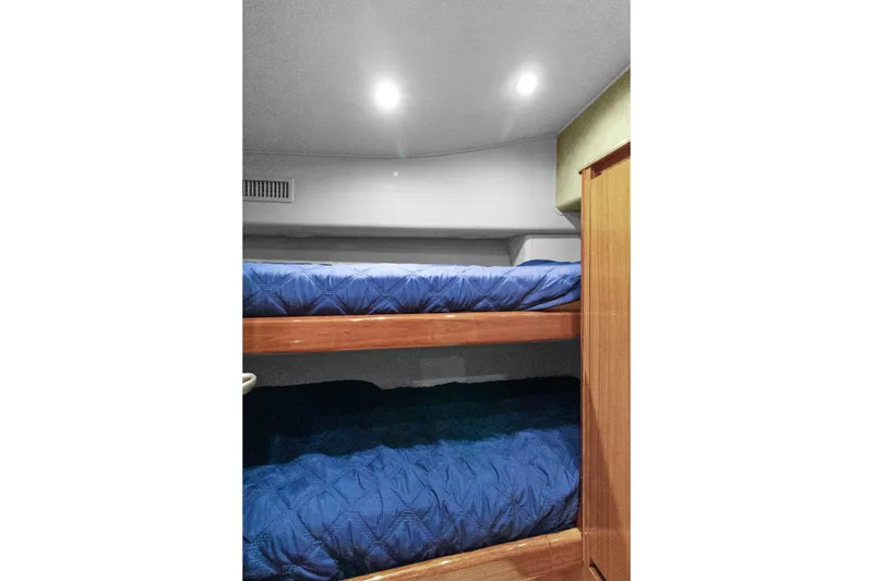 Lysea Lu Yacht Photos Pics Port bunk room