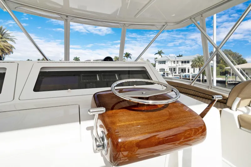 Lysea Lu Yacht Photos Pics Helm pod with bow thruster in controls