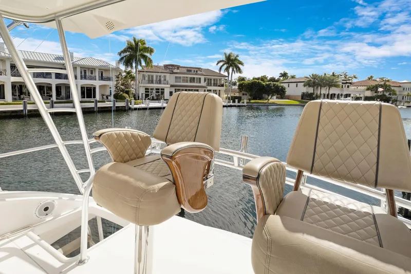 Lysea Lu Yacht Photos Pics Helm chairs