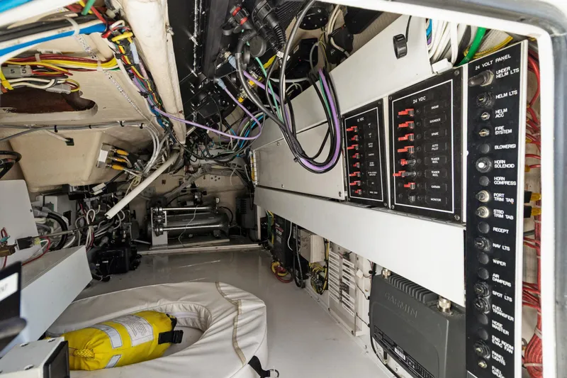 Lysea Lu Yacht Photos Pics Machine space under console