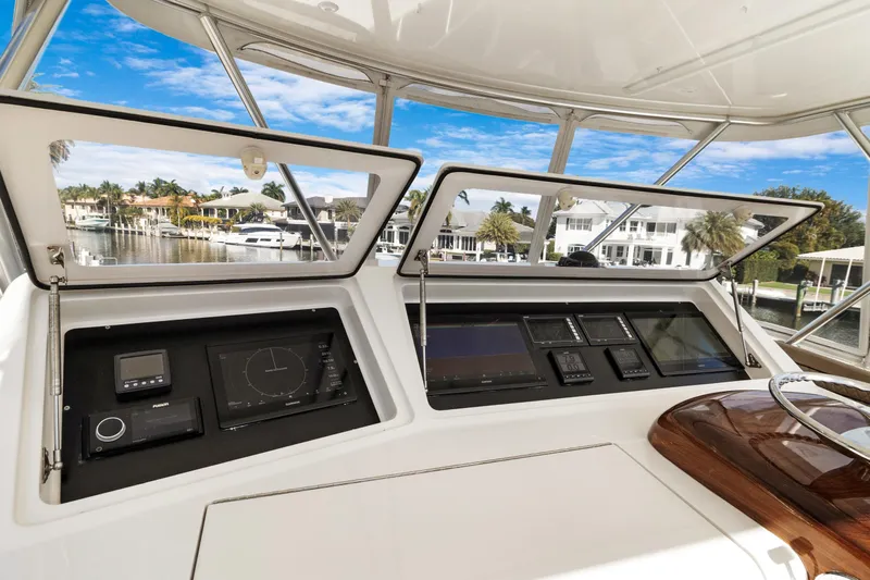 Lysea Lu Yacht Photos Pics Garmin electronics 86 series and engine gauges