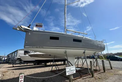 2022 Beneteau Oceanis 34.1