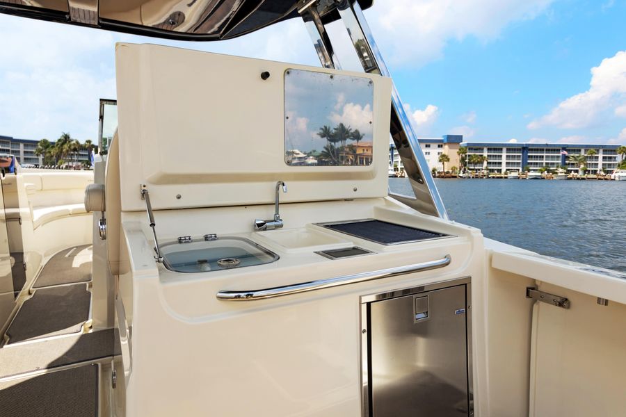 2019 Chris-Craft Calypso 30