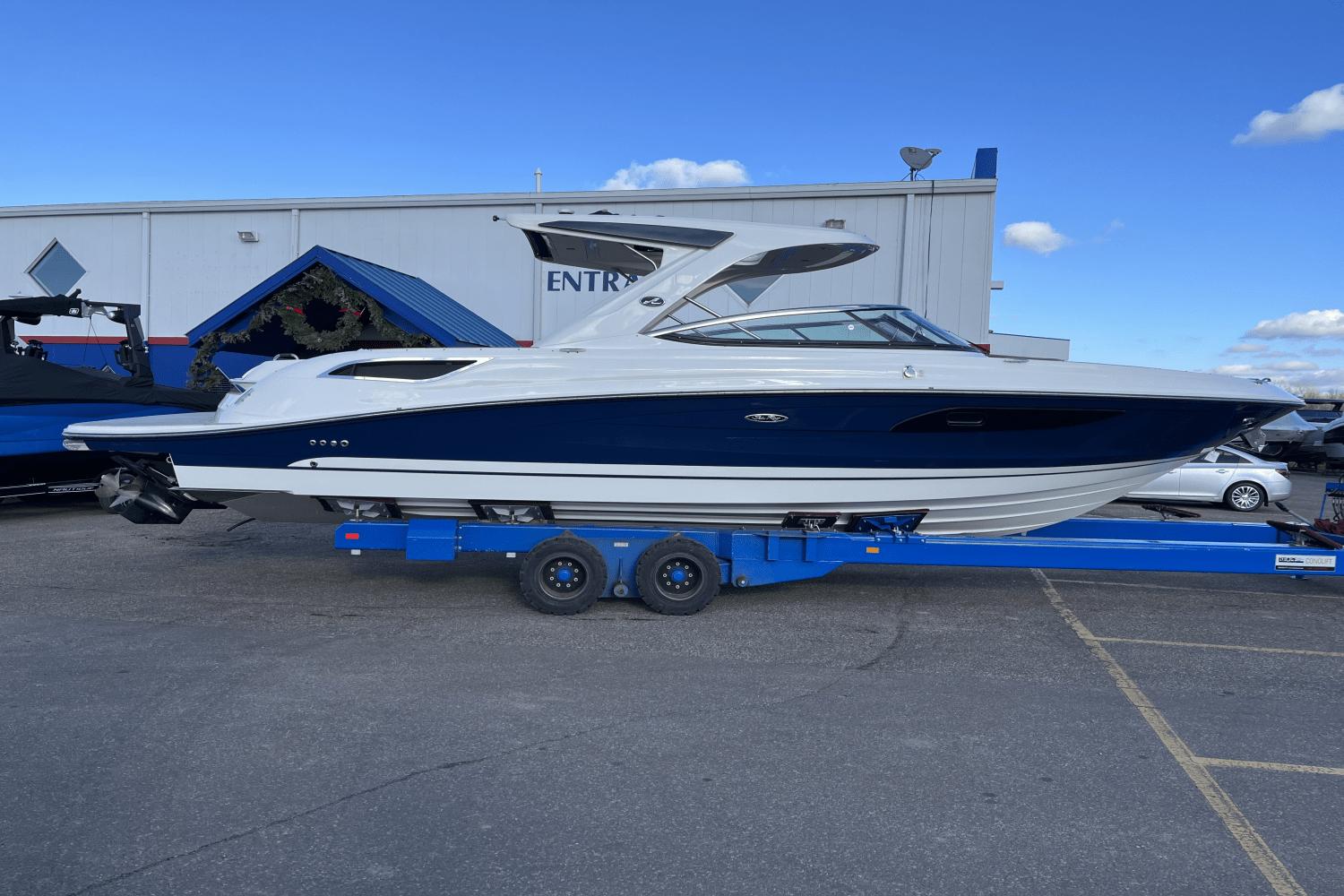 2017 Sea Ray SLX 350 Runabout til salg- YachtWorld