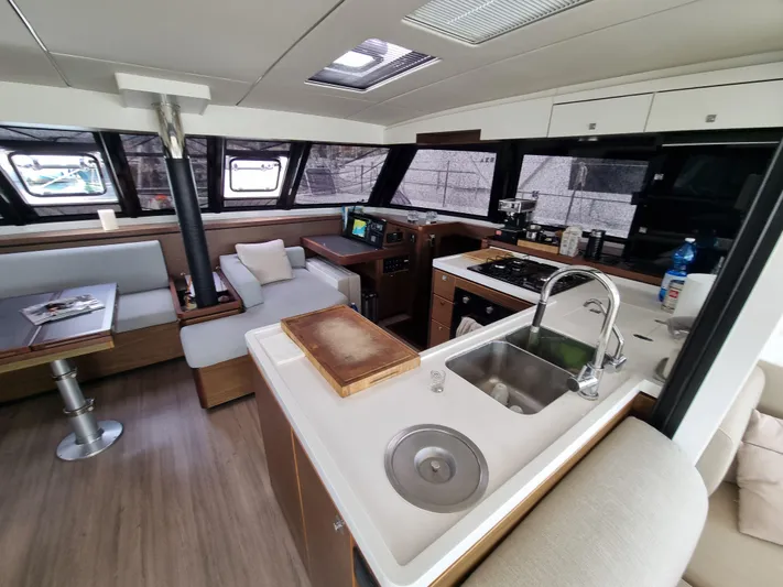  Yacht Photos Pics Nautitech Open 46 - 2020 - Intérieur - Carré