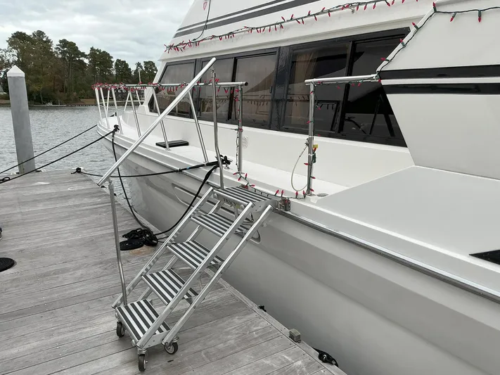 Jamis Lee Yacht Photos Pics 