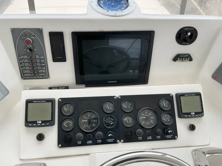 Jamis Lee Yacht Photos Pics 