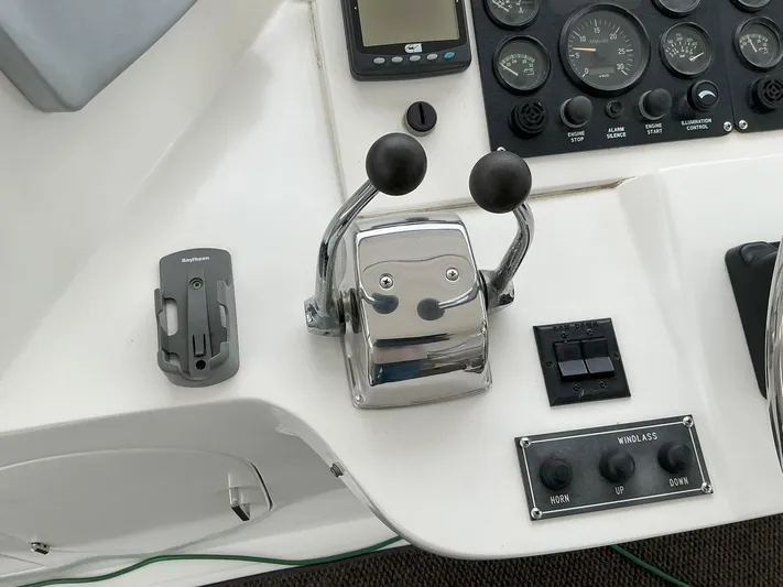 Jamis Lee Yacht Photos Pics 