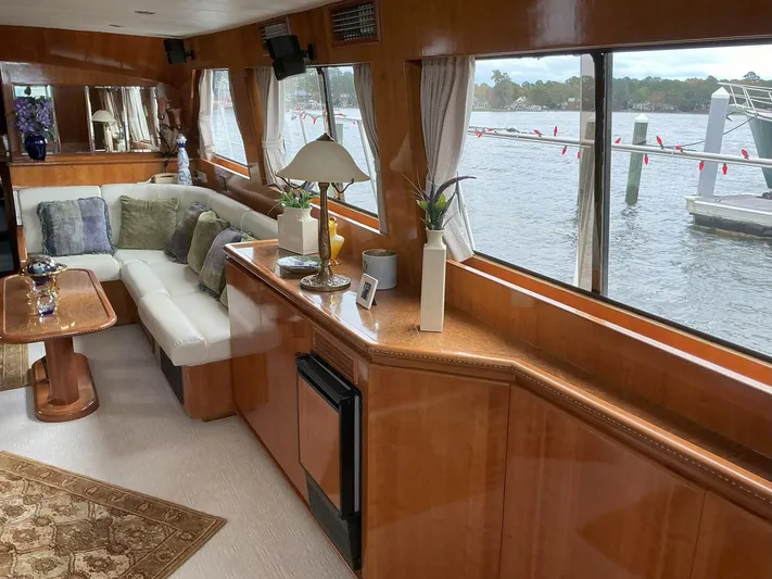 Jamis Lee Yacht Photos Pics 