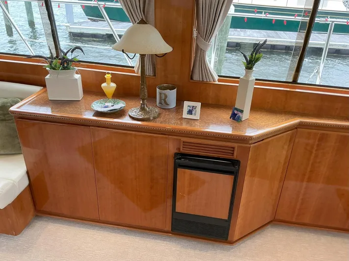 Jamis Lee Yacht Photos Pics 