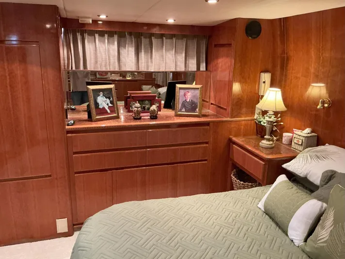 Jamis Lee Yacht Photos Pics 