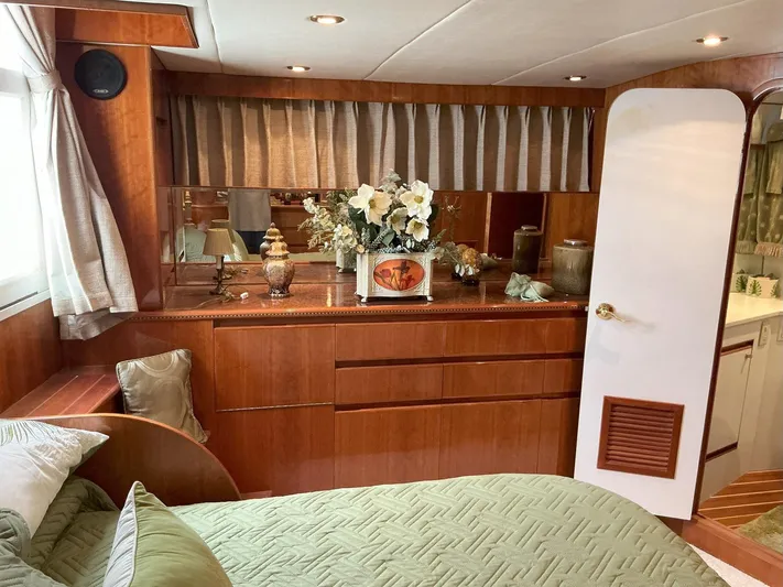 Jamis Lee Yacht Photos Pics 