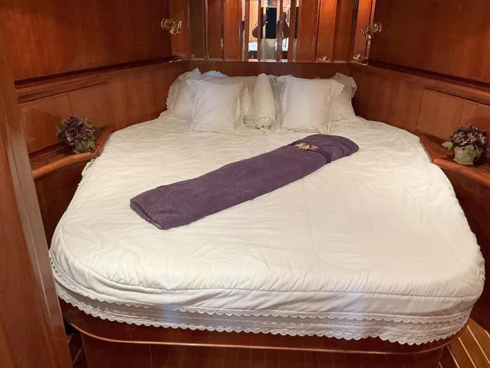 Jamis Lee Yacht Photos Pics 