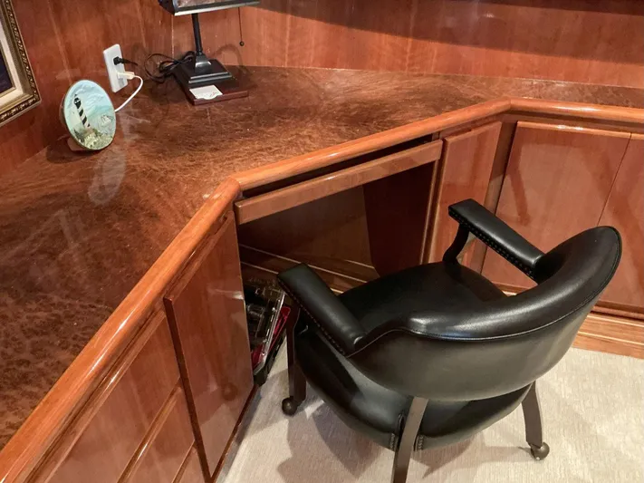 Jamis Lee Yacht Photos Pics 