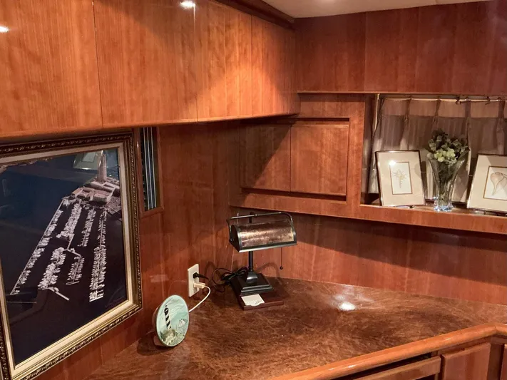 Jamis Lee Yacht Photos Pics 