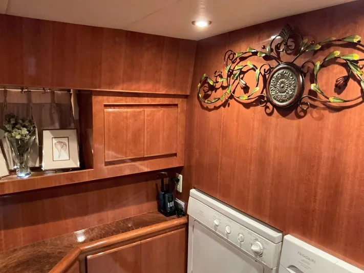 Jamis Lee Yacht Photos Pics 