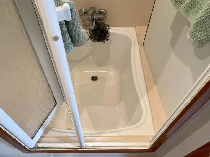 Jamis Lee Yacht Photos Pics 