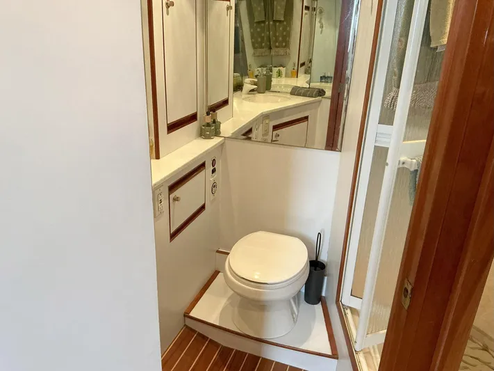 Jamis Lee Yacht Photos Pics 