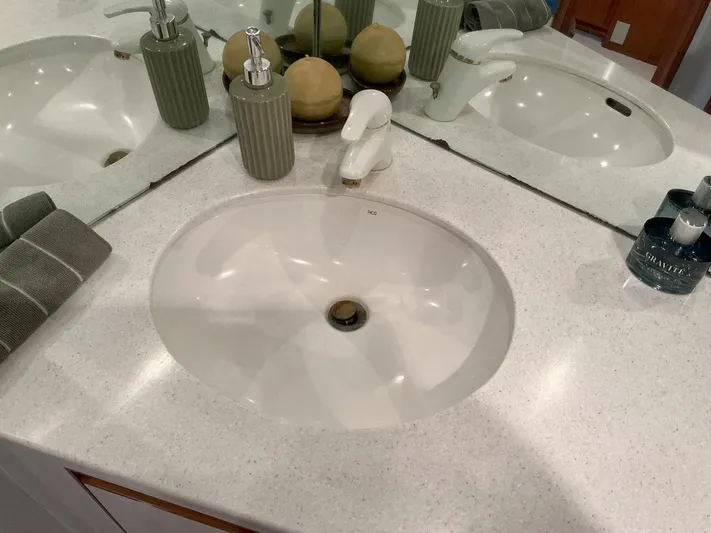 Jamis Lee Yacht Photos Pics 