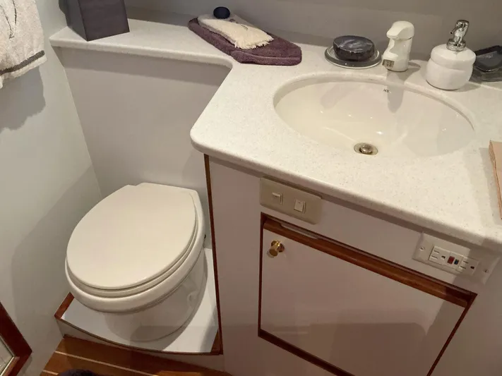 Jamis Lee Yacht Photos Pics 