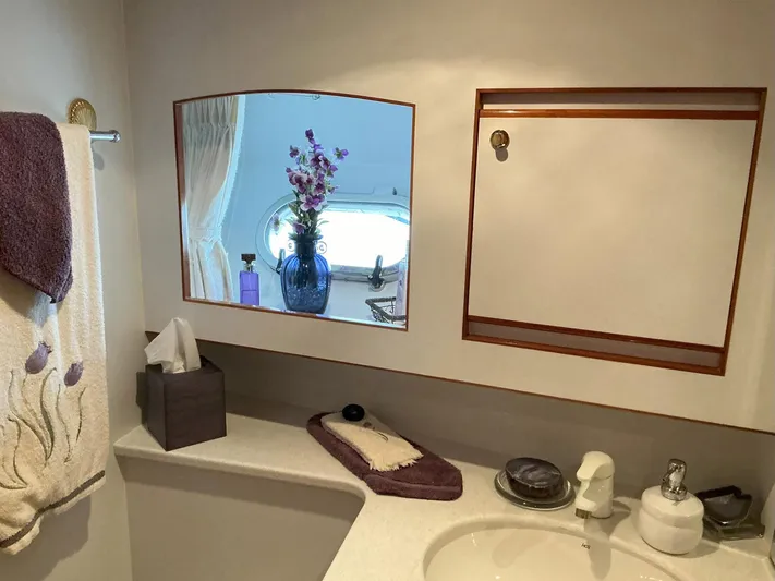 Jamis Lee Yacht Photos Pics 