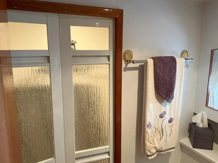 Jamis Lee Yacht Photos Pics 