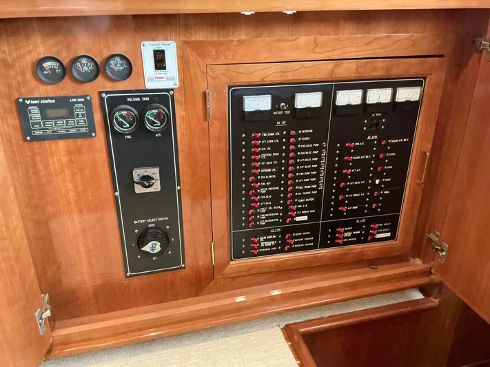 Jamis Lee Yacht Photos Pics 