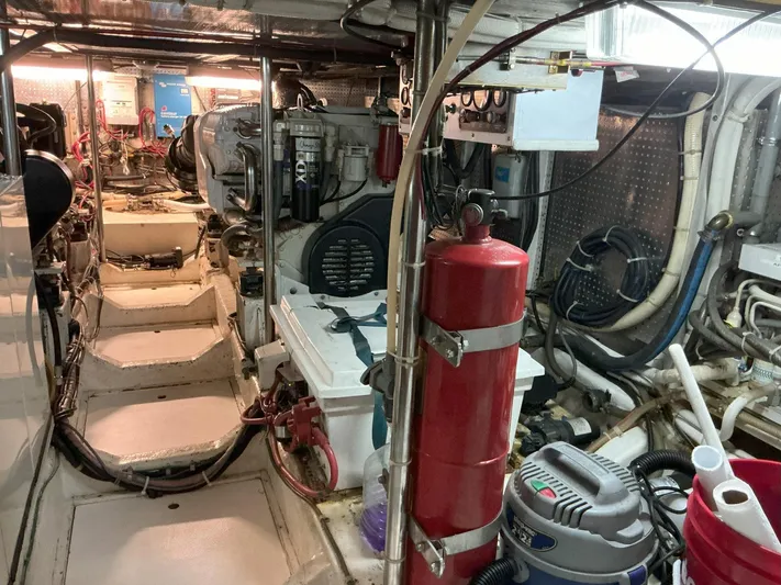 Jamis Lee Yacht Photos Pics 