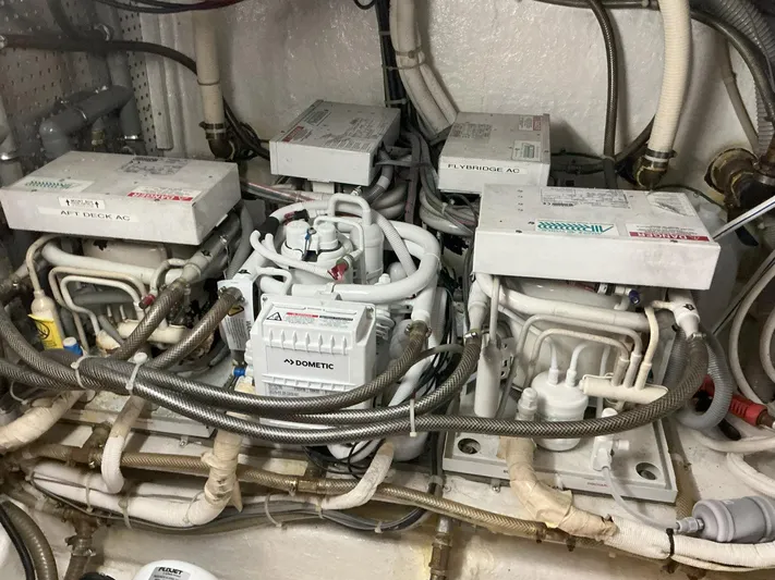 Jamis Lee Yacht Photos Pics 