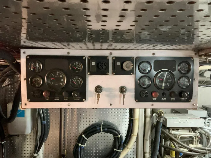 Jamis Lee Yacht Photos Pics 