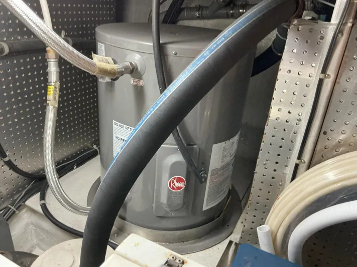 Jamis Lee Yacht Photos Pics 