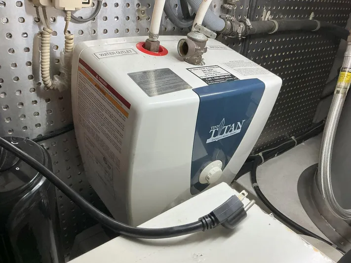 Jamis Lee Yacht Photos Pics 