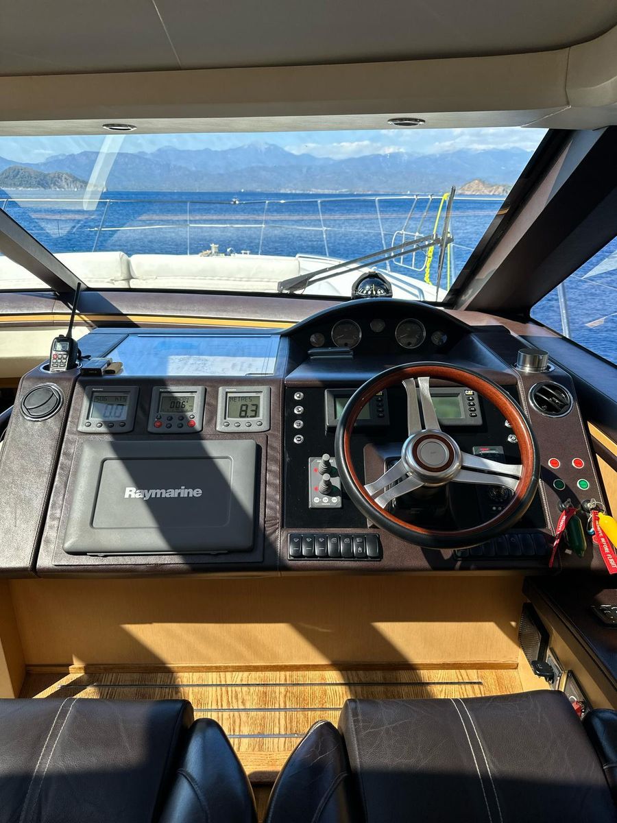 2010 Princess 62 