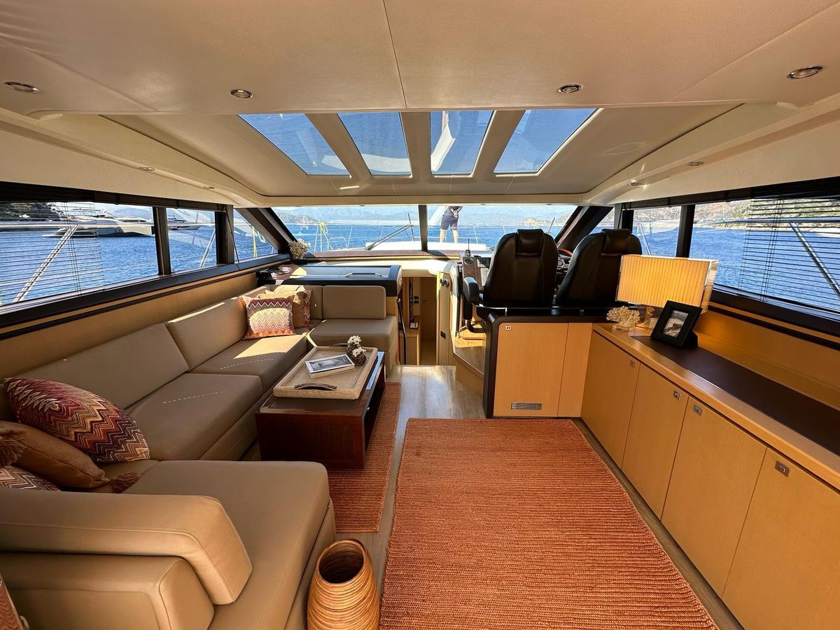 2010 Princess 62 