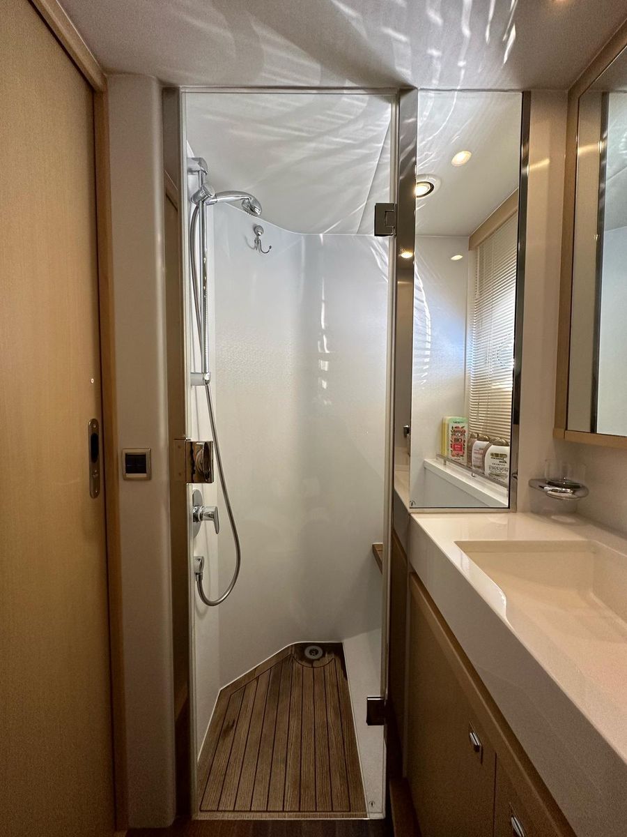 2010 Princess 62 
