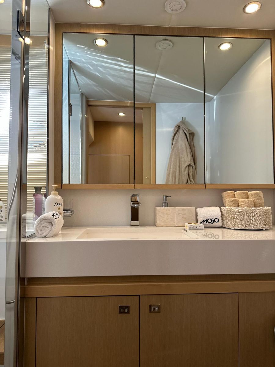 2010 Princess 62 