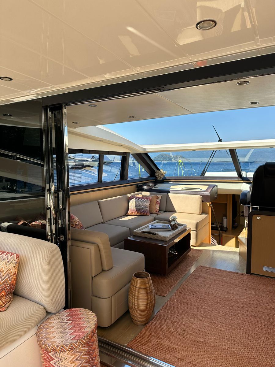 2010 Princess 62 