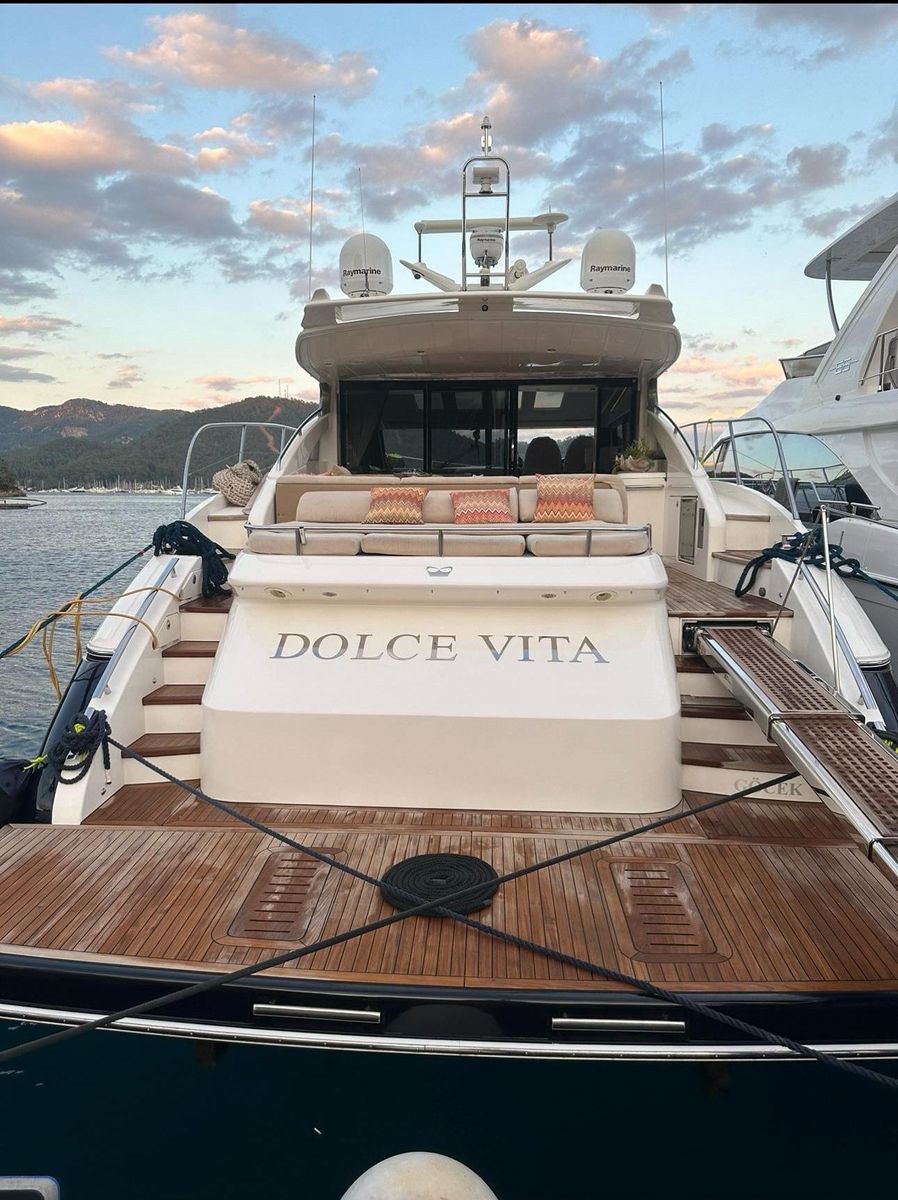 2010 Princess 62 