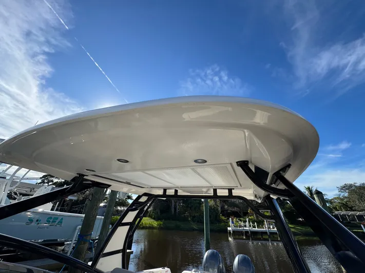  Yacht Photos Pics Chaparral 280 OSX 2023 boat roof under blue sky.