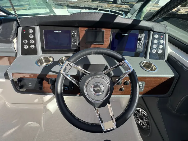  Yacht Photos Pics 2023 Chaparral 280 OSX cockpit with modern controls.
